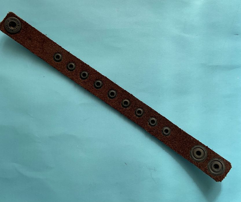 Pulseira em pele estilo gótico