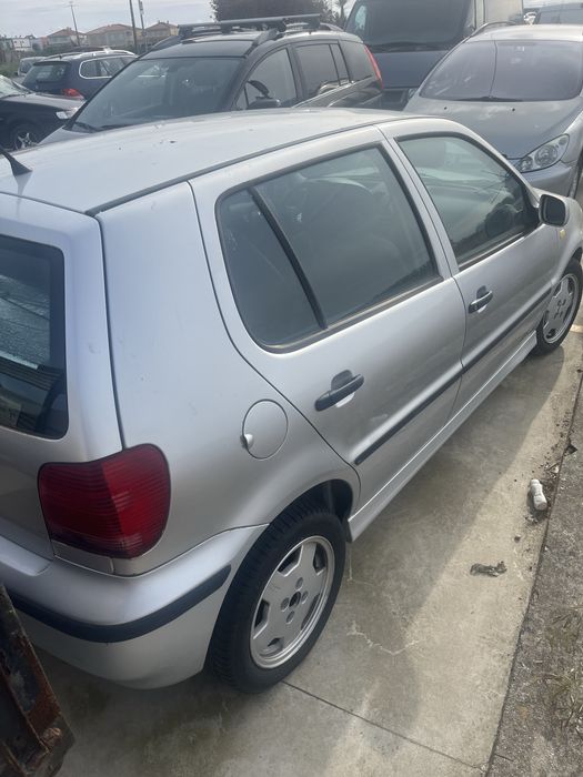 Carro Volkswagen Polo 1.0 de 2001 pra vender por peças