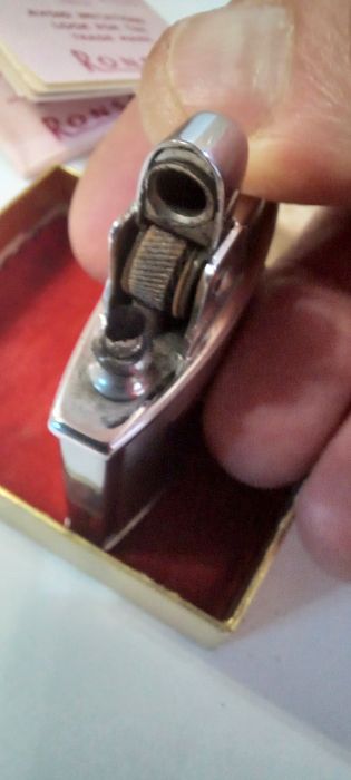 Зажигалка Ronson.