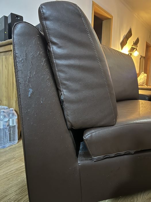 Sofá castanho usado