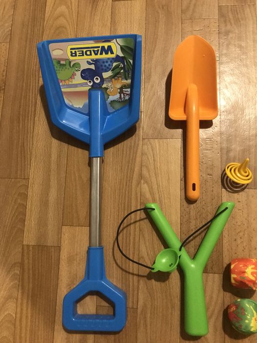 Лопатки, рогатка, дзига