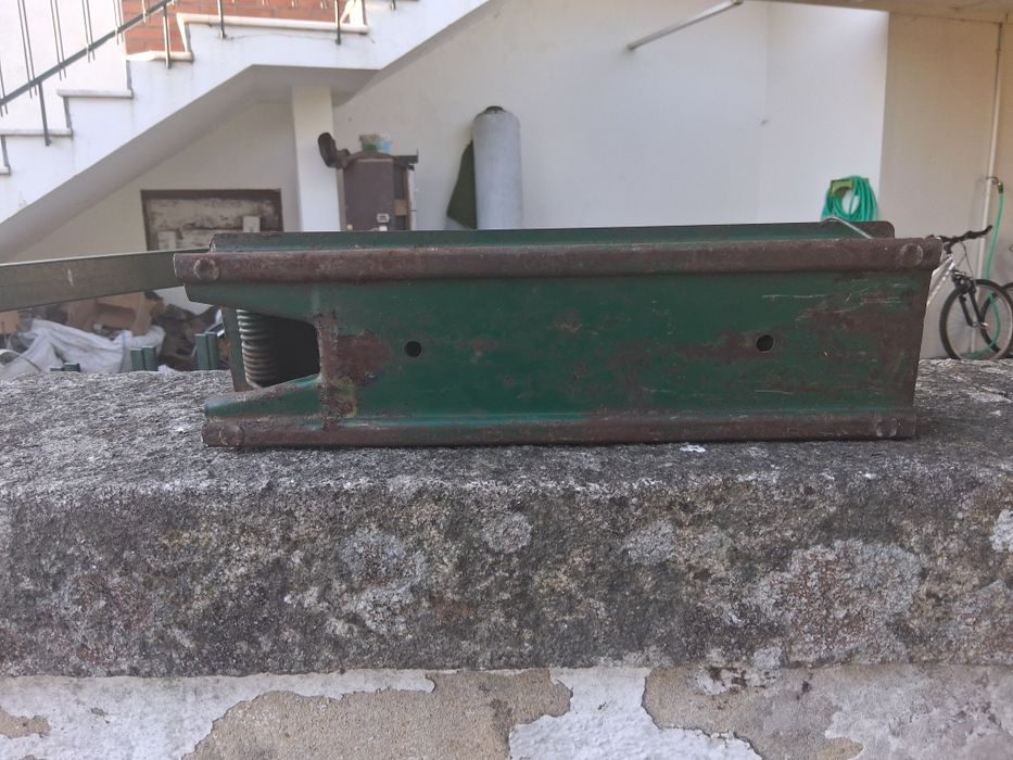 Bomba encher pneus muito antiga.
