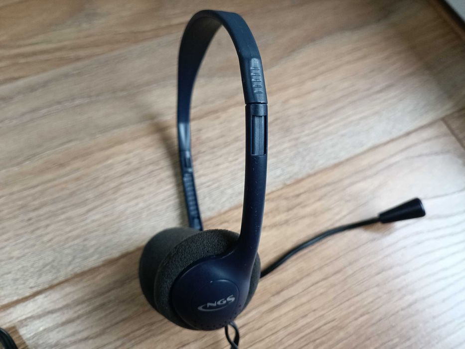 Câmara Web Marca Genius + Auscultadores c/ Microfone Marca NGS