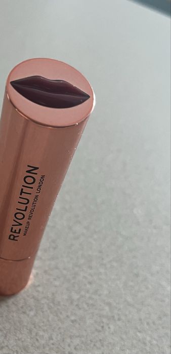 szminka Revolution Ruby