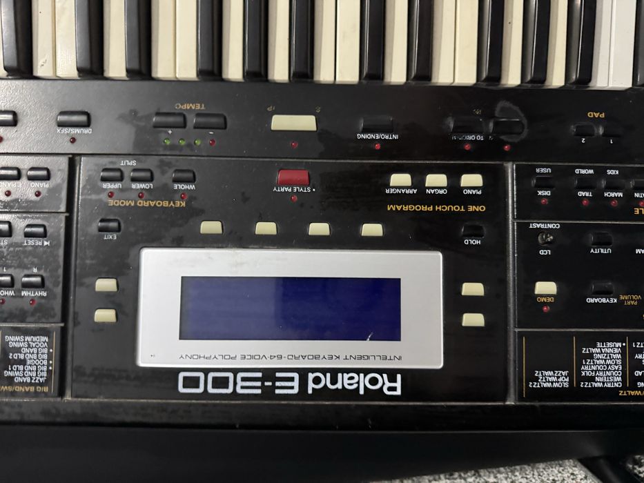 Roland e-300 продаю