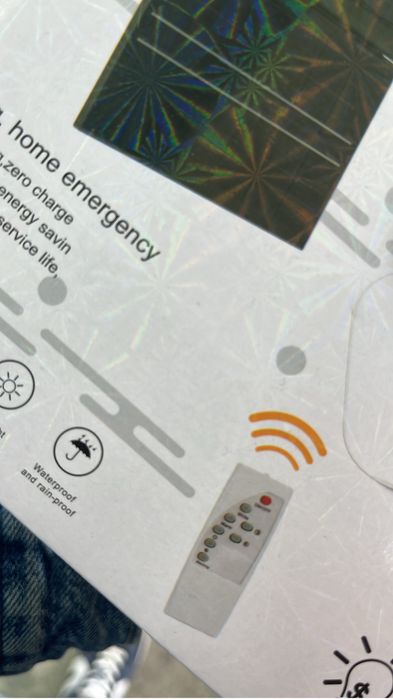 Holofote led e solar a bateria litio  maxima autonomia e potencia