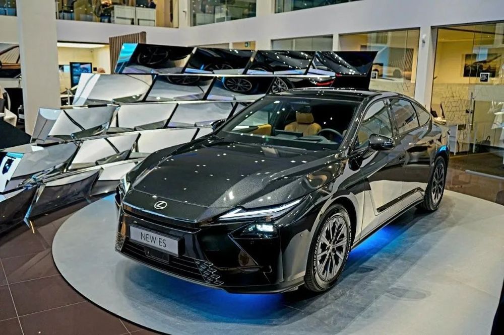 Lexus ES Lexus ES300h Prestige_Rok2026_NOWY_Gwarancja_ASO Katowice