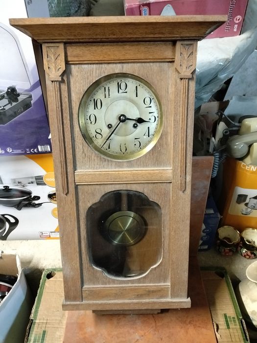 Relógio de madeira antigo