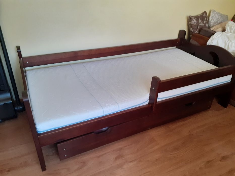 Łóżko młodzieżowe sosnowe 180 x 80  z materacem-  2 szt.
