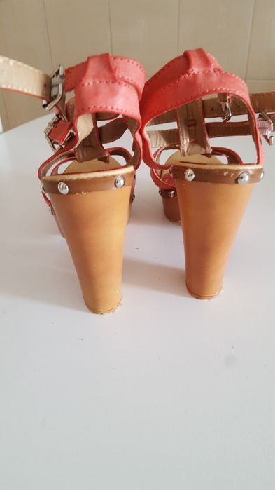 Sandálias tamanho 38