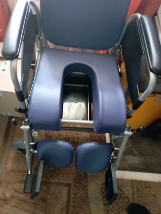 Инвалидний визок до 120 кг з туалетом