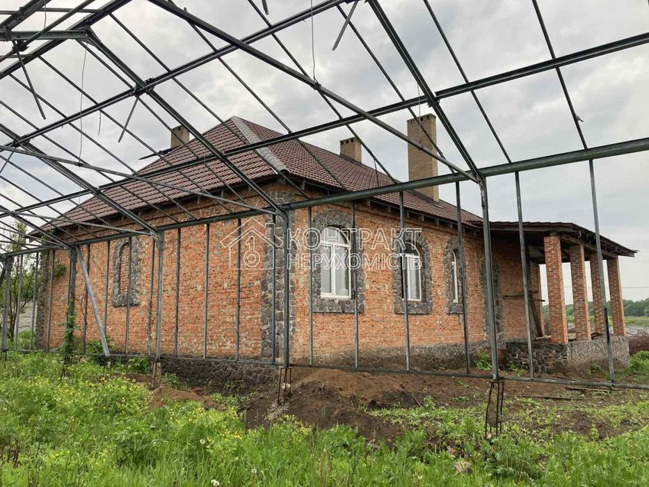 Продам новий будинок і земельну ділянку 25 соток селище Щасливе