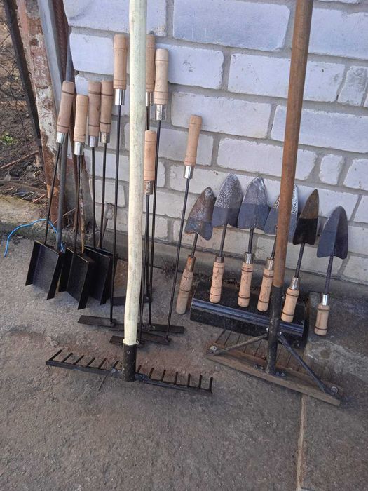Совок. Кочерга. Лопатка посадочная. Грабли.