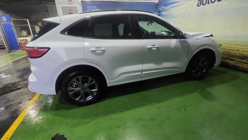 Ford Kuga 2.5 PHEV ST-LINE  -  Salvado
