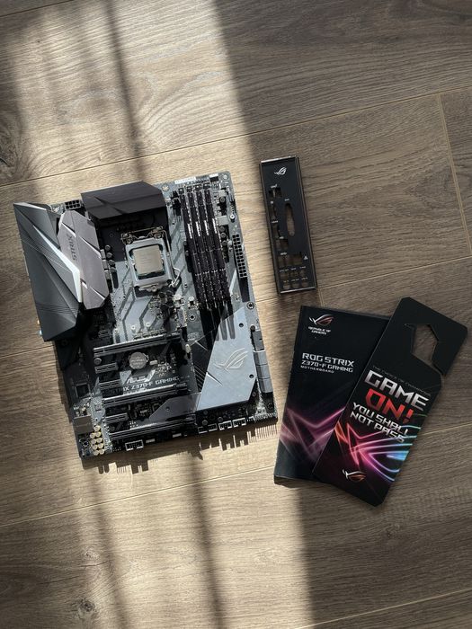 I7 9700K + Rog Strix Z370 F-Gaming + 64GB DDR4