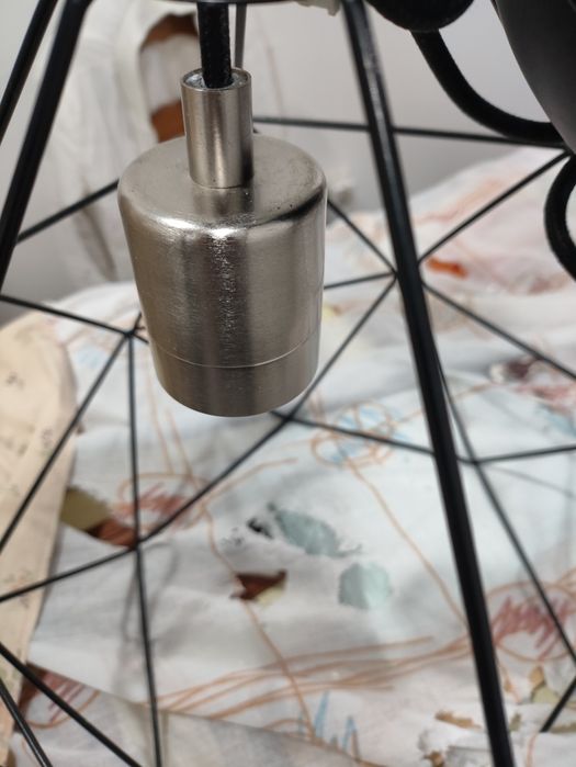 Lustre de tecto com armação metálica hexagonal