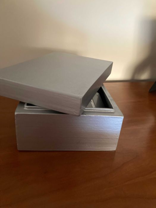 Caixa madeira prateada