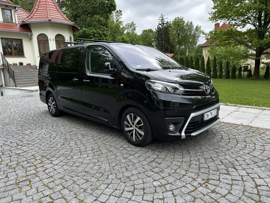 Wynajem Toyota ProAce  Wersja VIP 8-osobowa Extra Long