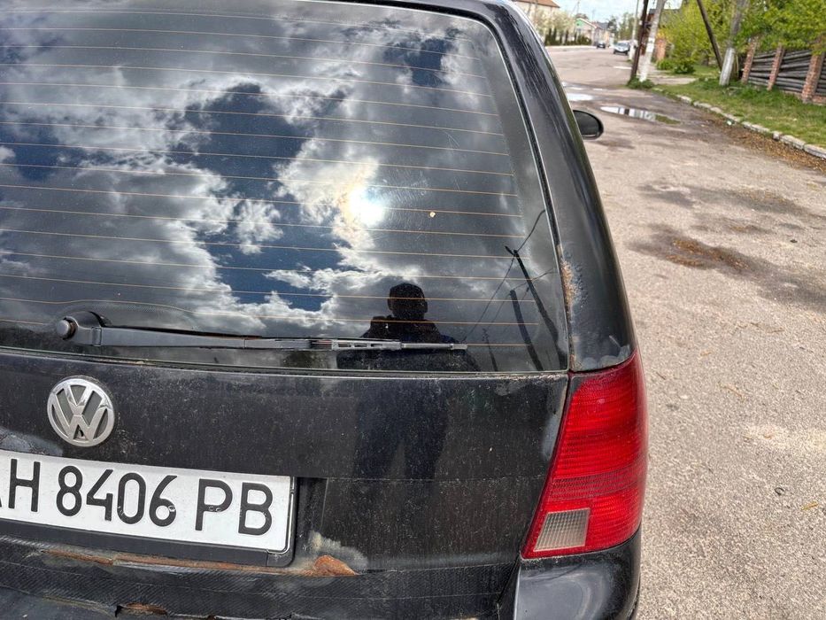 Авто golf 4 дизель 1,9 (військовим, бо ввезено через фонд)