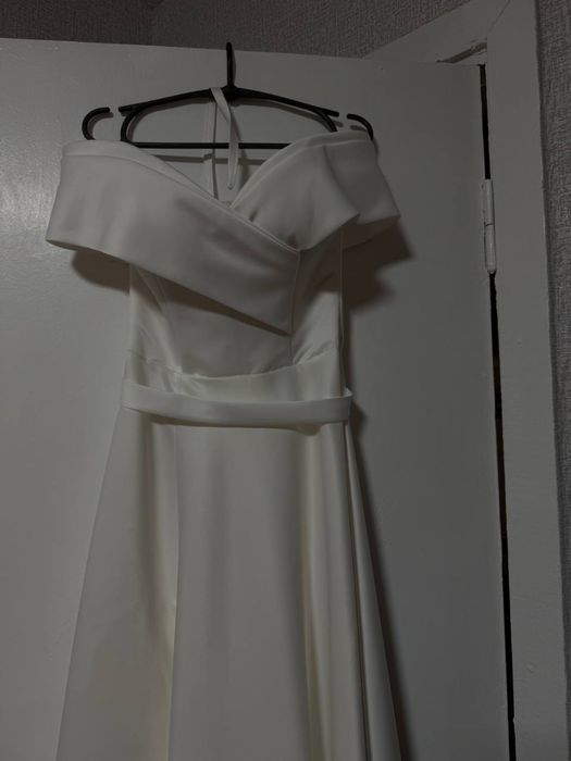 Весільна сукня.S