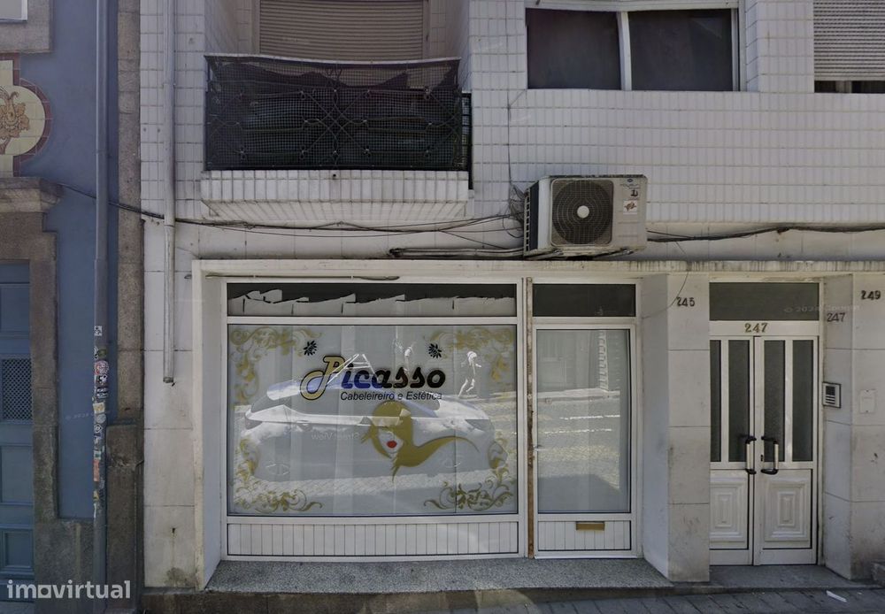 Commercial Shop with 150 m² in Cedofeita (550 m from Trindade Metro Station)