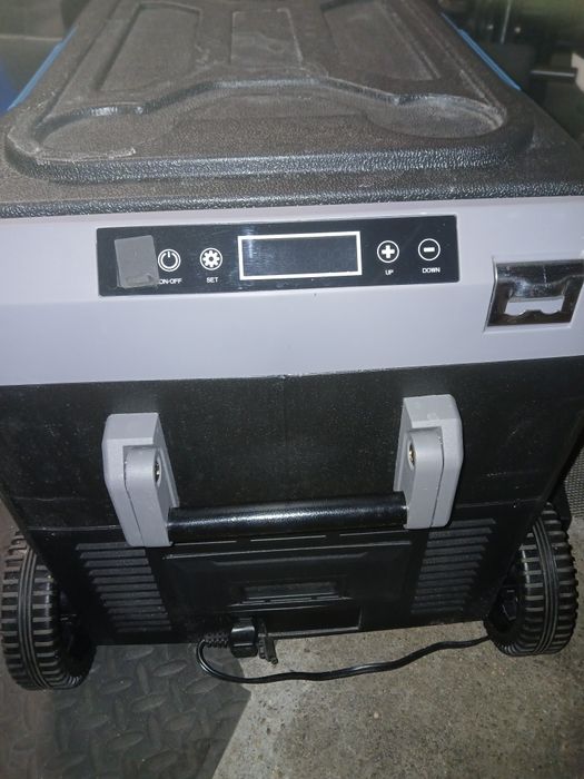 Lodówka turystyczna samochodowa