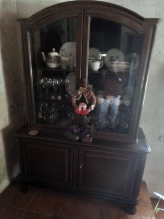 Comoda e cristaleira