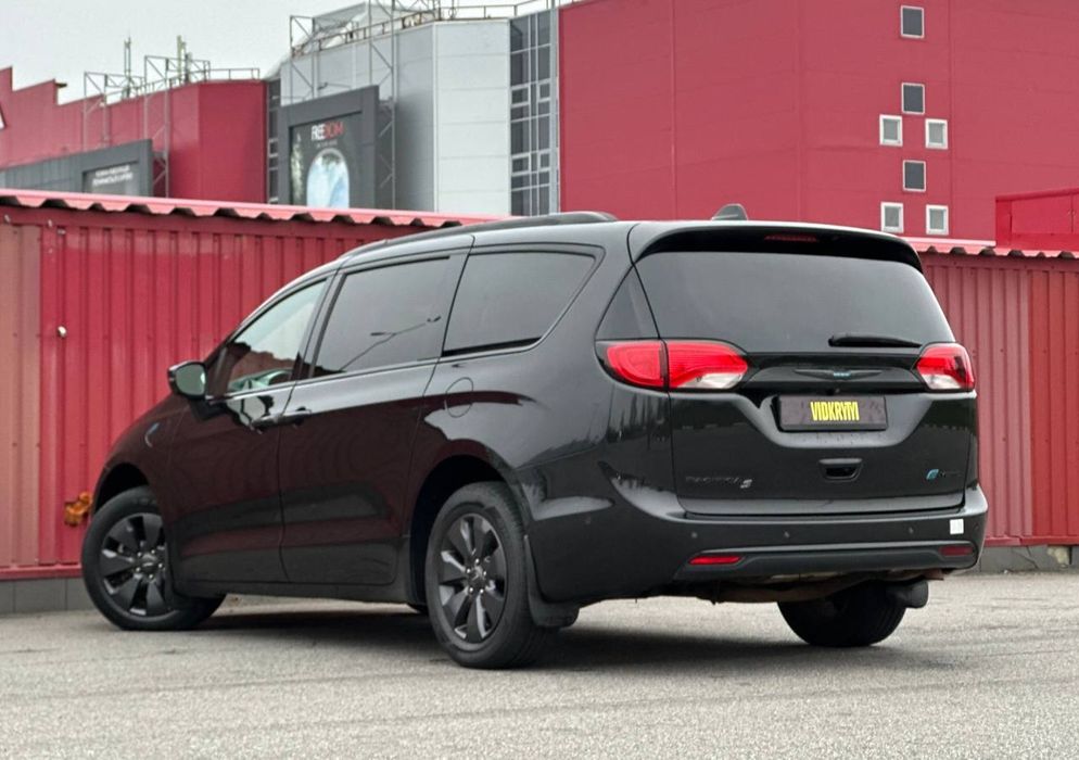 Chrysler Pacifica 2019 року, 3.6 гібрид, автомат, передній привід,233т