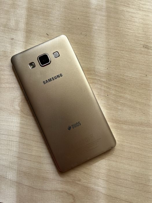 Samsung Galaxy A5 (SM-A500H) Gold — Стан Ідеал / Металевий корпус