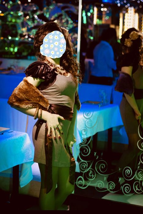 Вечірня сілуетна сукня