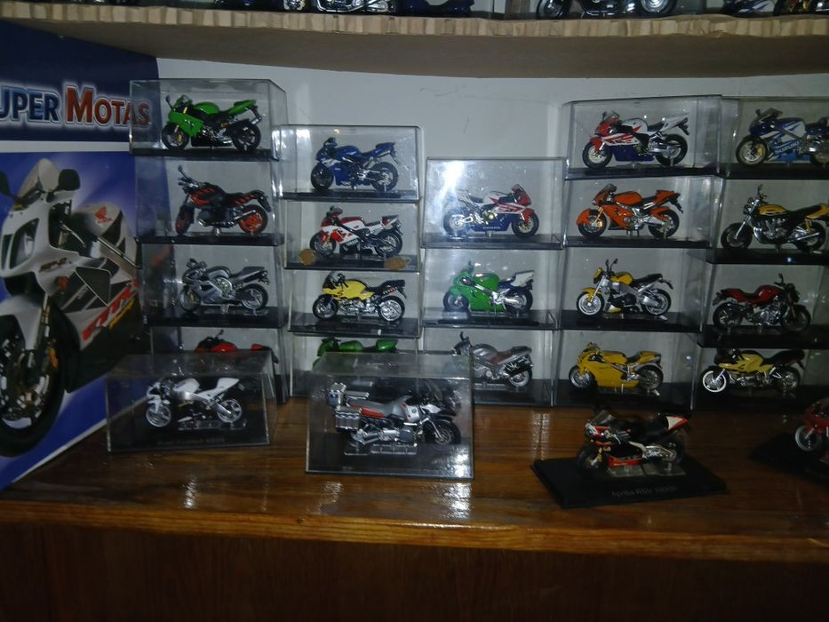 Colecao 50 motos minitura por 250 €