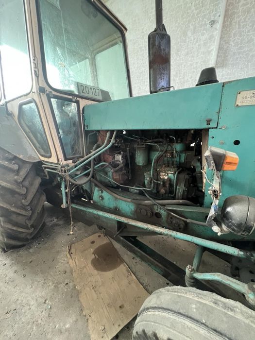 Трактор-ескаватор