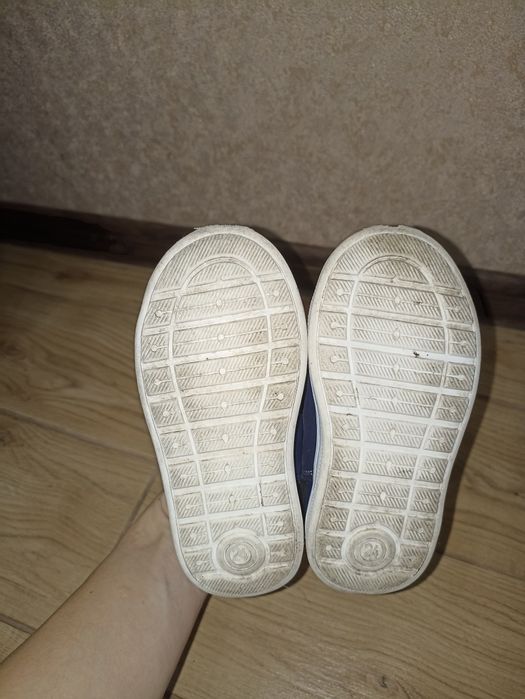 Дитячі кросівки на весну