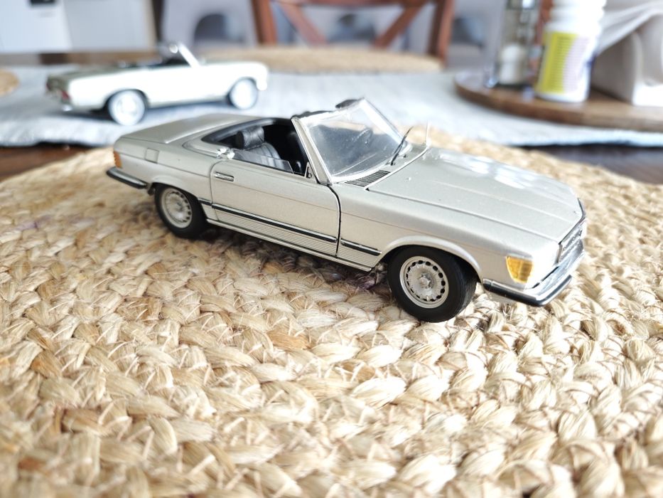 Modele Mercedesów SL 230, 450 1:24