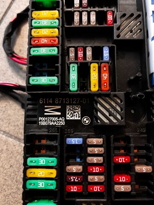 Skrzynka bezpieczników BMW G30