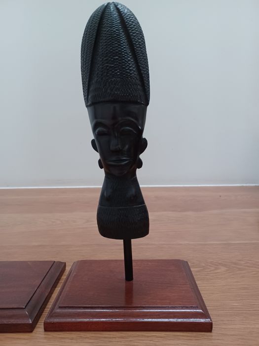 Estatuetas de Arte Tribal Africana em Pau Preto