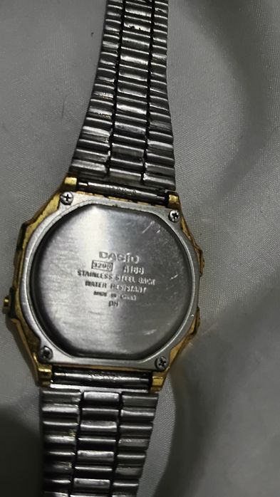 Relógio Casio dourado