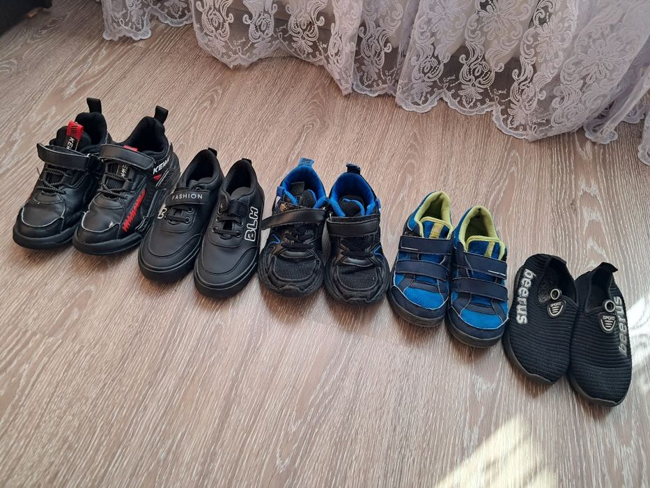 Продам дитячі кросівки