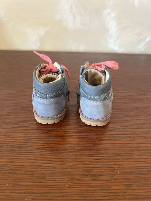 Взуття для дівчинки