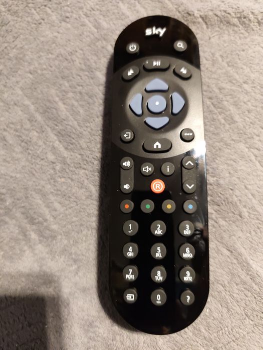 Pilot do dekodera Sky Q + AAA 2baterie gratis