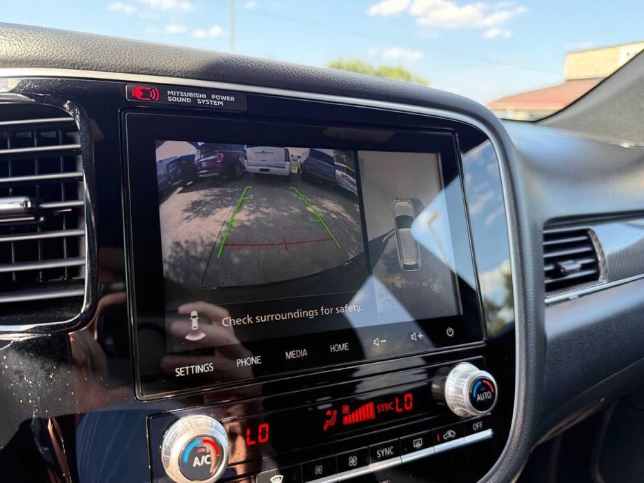 Mitsubishi Outlander PHEV SEL      2018
