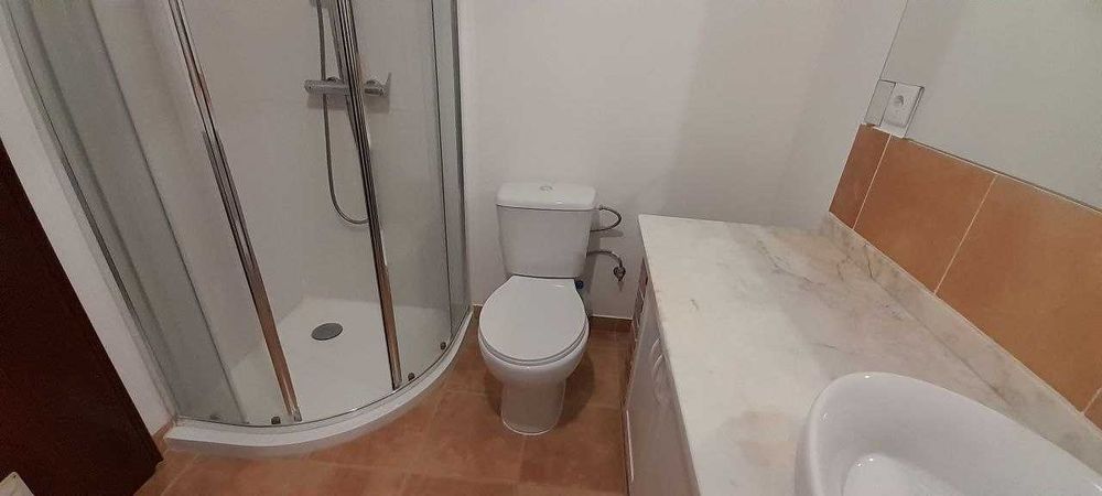 Quarto para arrendar, despesas incluídas, com casa da banho e pequena cozinha uso privado, em Fatima