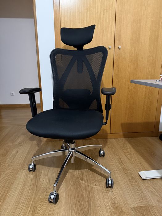 Cadeira ergonómica de escritorio preta (SIHOO)