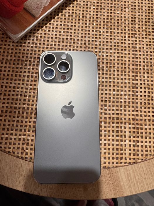 Vendo meu iPhone 15 pro max.