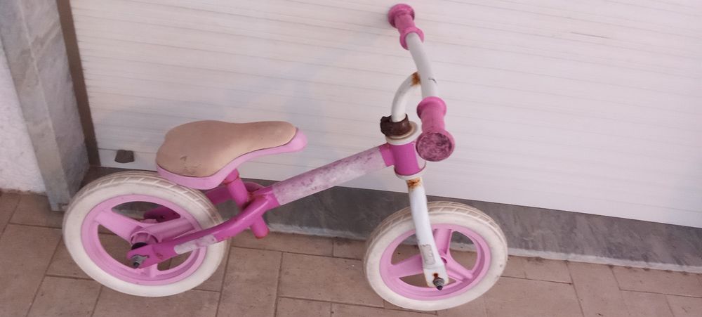 BICICLETA Com Pedais E Outros. De 6 Fotos