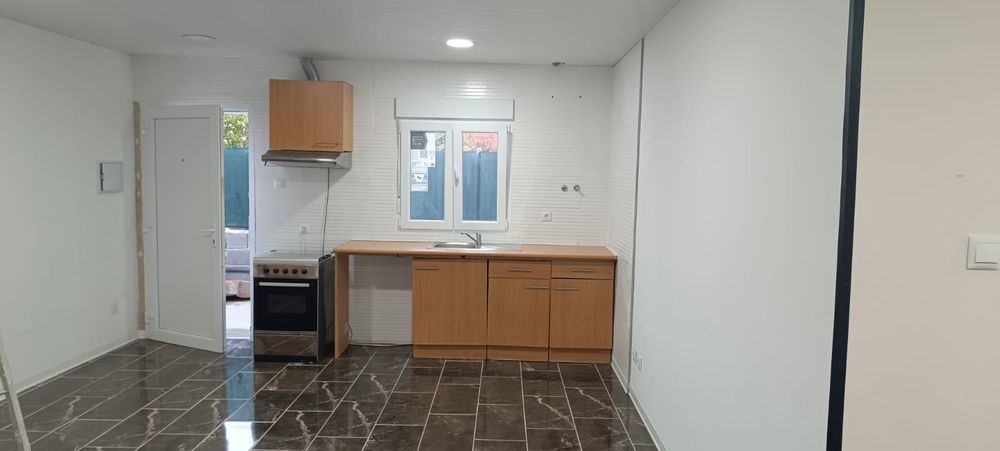 Alugo  T2+1 como novo