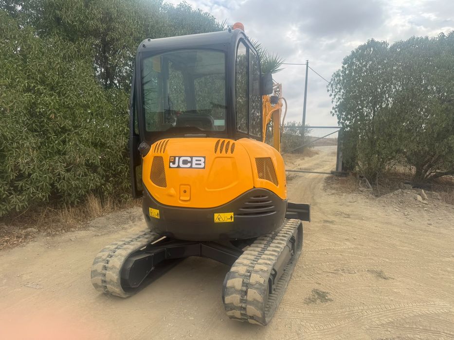 JCB8025zts (2.8T), 2018, 2800h, 3 baldes e/ rápido, CERT conformidade
