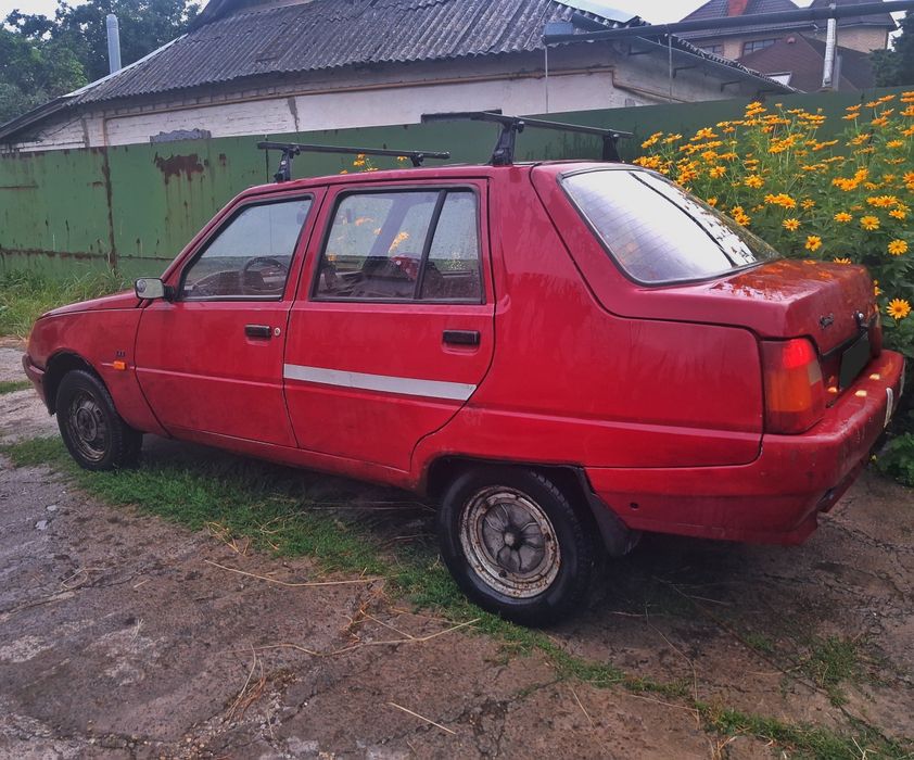 ЗАЗ-1103 Славута  год 2006  Газ/Бензин  сел и поехал