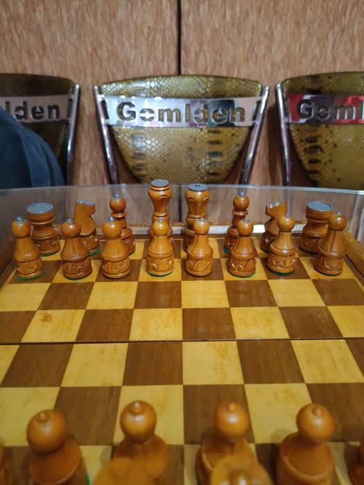 Игровой набор деревянные резные с утяжелителями Шахматы 35х35 см.