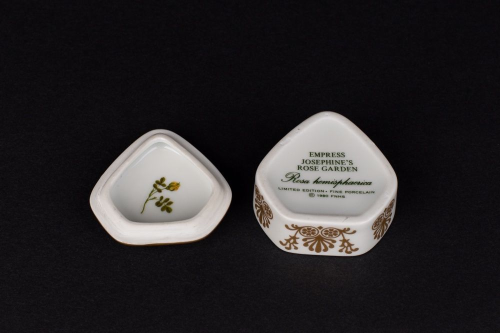 Kolekcjonerskie puzderko porcelanowe Empres Josephine’s rose garden
